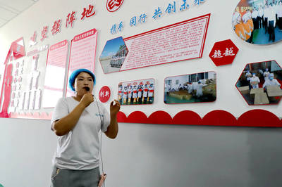 石榴花開 籽籽同心——閩寧禾美扶貧車間的計算機技術(shù)培訓(xùn) 綻放更多“水花”的夢想